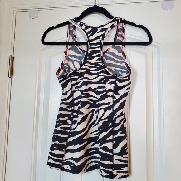 2 ATHLETIC TRAINING TOPS - Picture 6 of 7